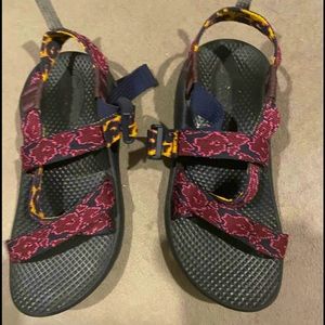 Like new kids chacos fit like kids size 2.5-3